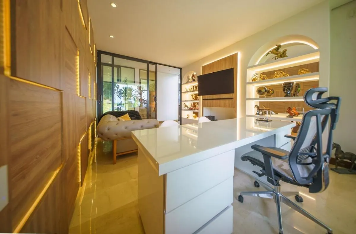 Luxury Mansion 8 Bed, Heated Pool, Jacuzzi & Gym Vila Medellín Colômbia