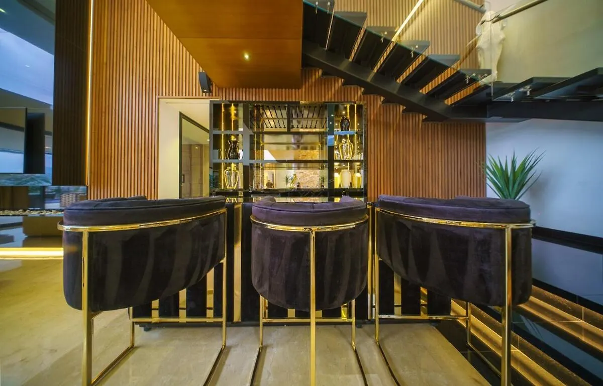 Luxury Mansion 8 Bed, Heated Pool, Jacuzzi & Gym Vila Medellín