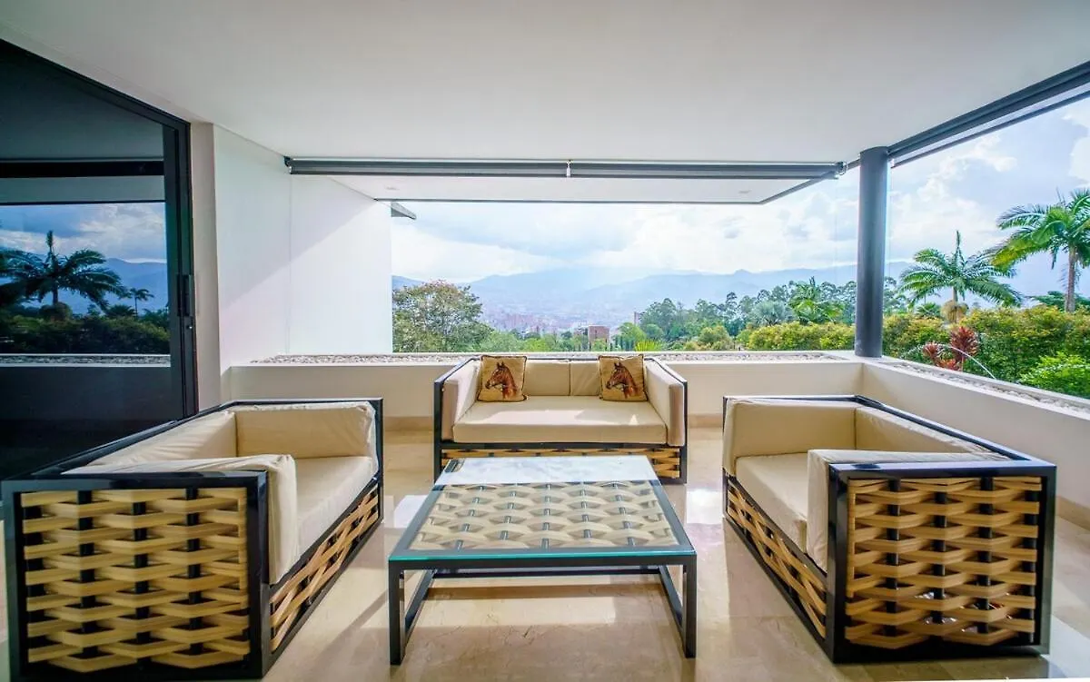 Villa Luxury Mansion 8 Bed, Heated Pool, Jacuzzi & Gym Medellín