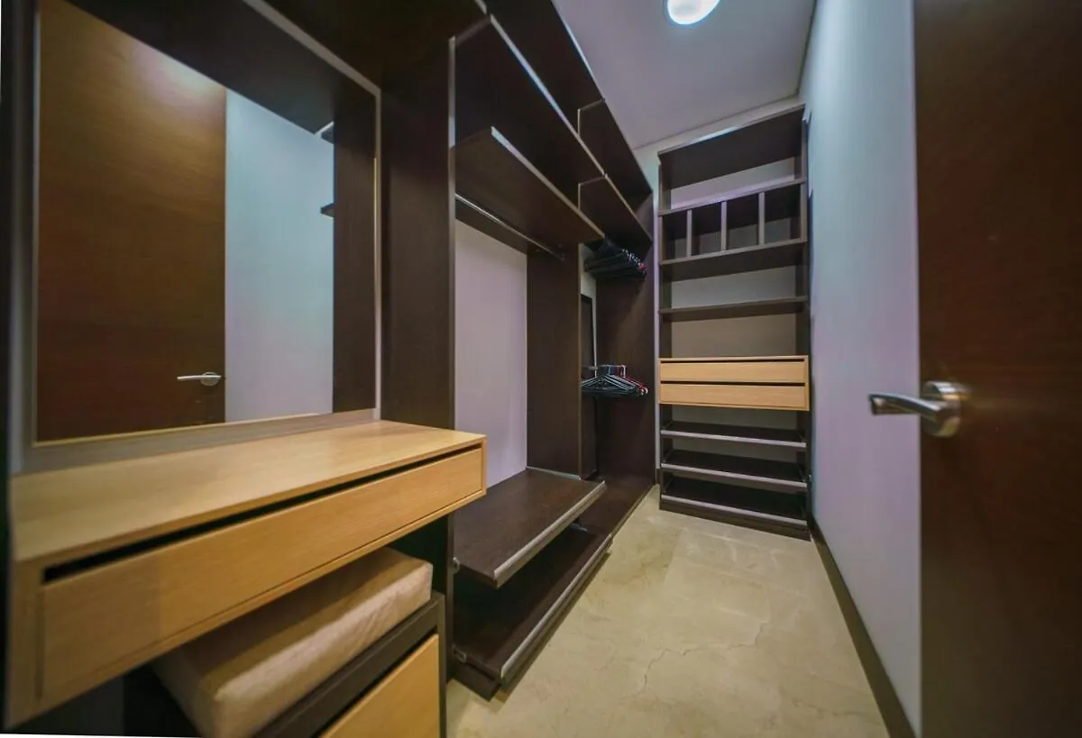 Villa Luxury Mansion 8 Bed, Heated Pool, Jacuzzi & Gym Medellín 0*,  Kolumbien