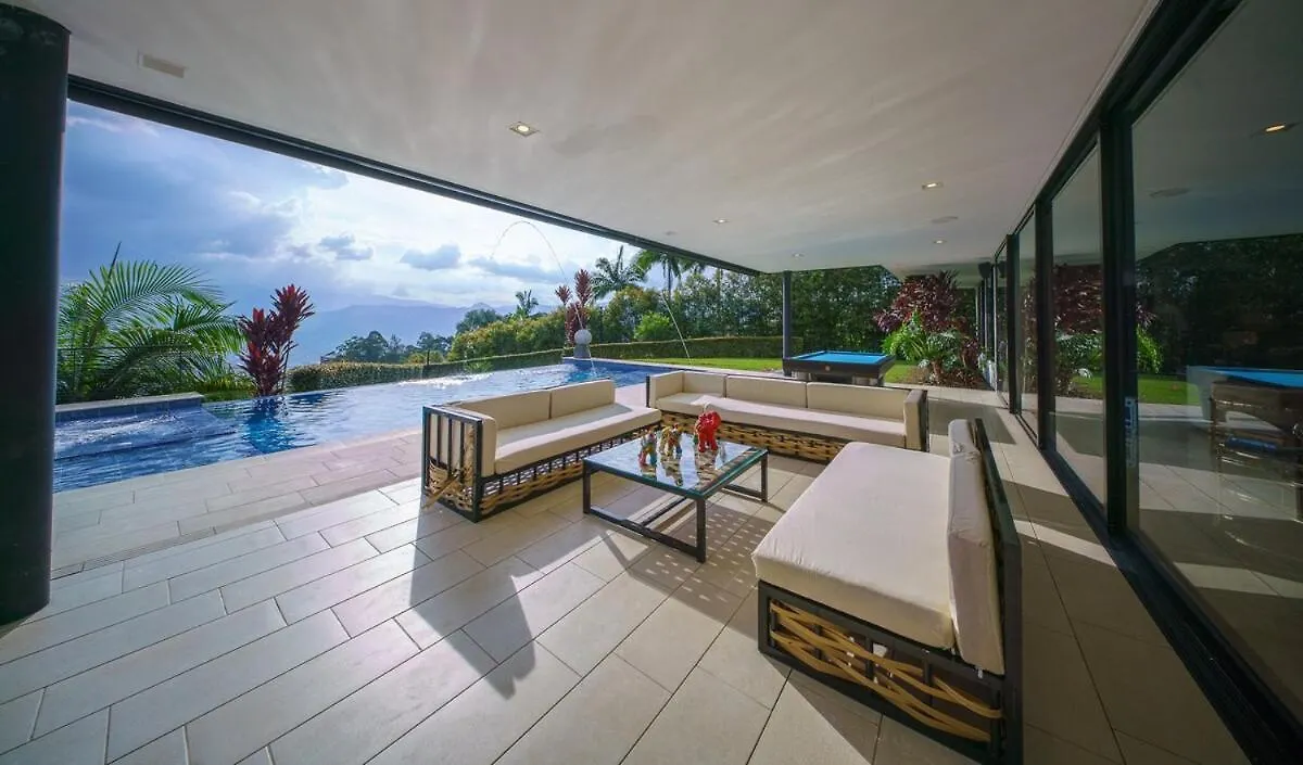 Villa Luxury Mansion 8 Bed, Heated Pool, Jacuzzi & Gym Medellín