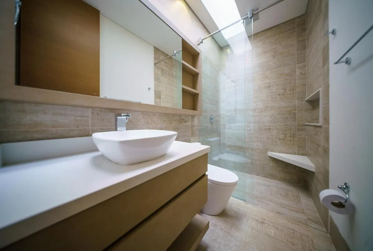 Villa Luxury Mansion 8 Bed, Heated Pool, Jacuzzi & Gym Medellín