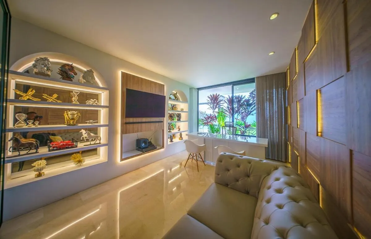 Villa Luxury Mansion 8 Bed, Heated Pool, Jacuzzi & Gym Medellín