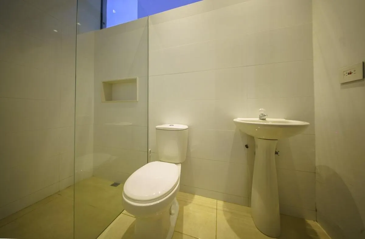 Villa Luxury Mansion 8 Bed, Heated Pool, Jacuzzi & Gym Medellín