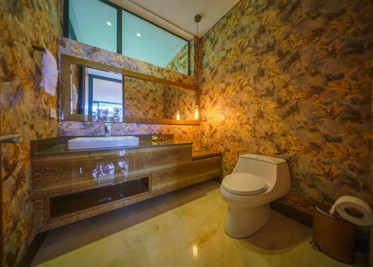 Villa Luxury Mansion 8 Bed, Heated Pool, Jacuzzi & Gym Medellín